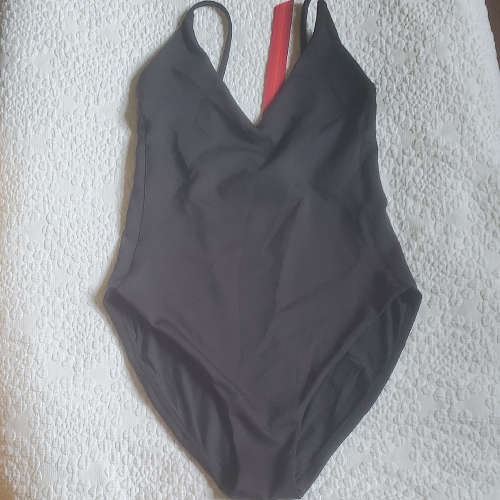 LEFT ON FRIDAY SUNDAY ONE PIECE SWIMSUIT. /COLOR:JET. /SIZE:MEDIUM - Picture 5 of 7